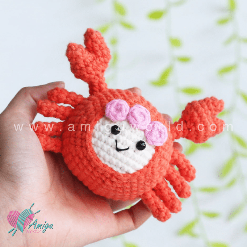 Amigurumi Mochi Crab Crochet pattern by AmiguWorld