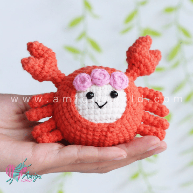 Amigurumi Mochi Crab Crochet pattern by AmiguWorld
