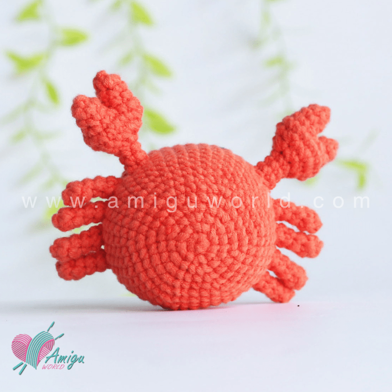Amigurumi Mochi Crab Crochet pattern by AmiguWorld