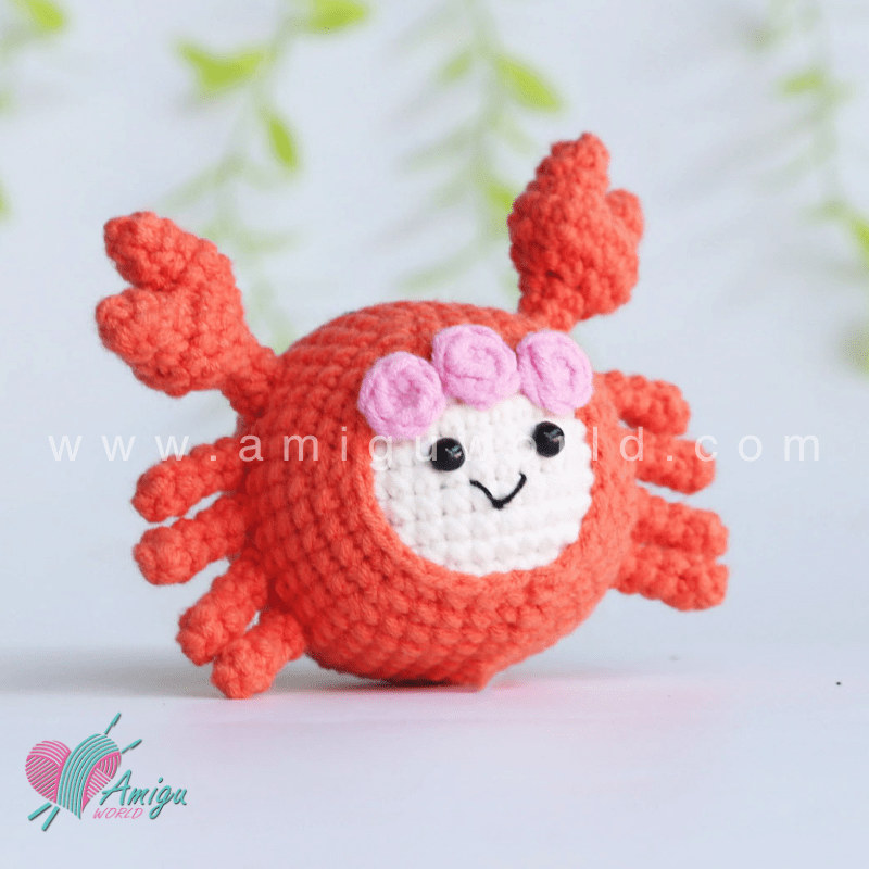 Amigurumi Mochi Crab Crochet pattern by AmiguWorld