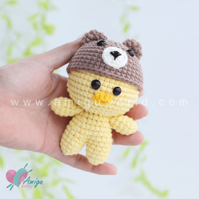Amigurumi Duck Crochet pattern by AmiguWorld