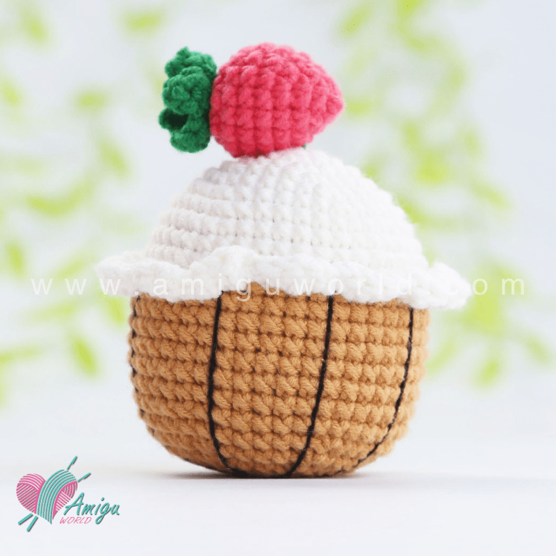 Amigurumi Cake Crochet pattern by AmiguWorld
