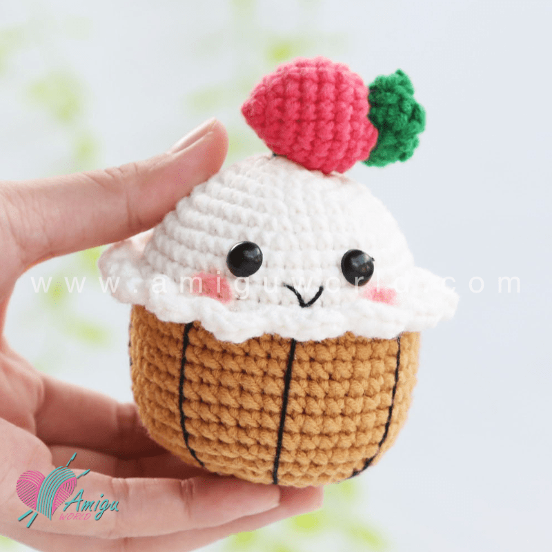 Amigurumi Cake Crochet pattern by AmiguWorld
