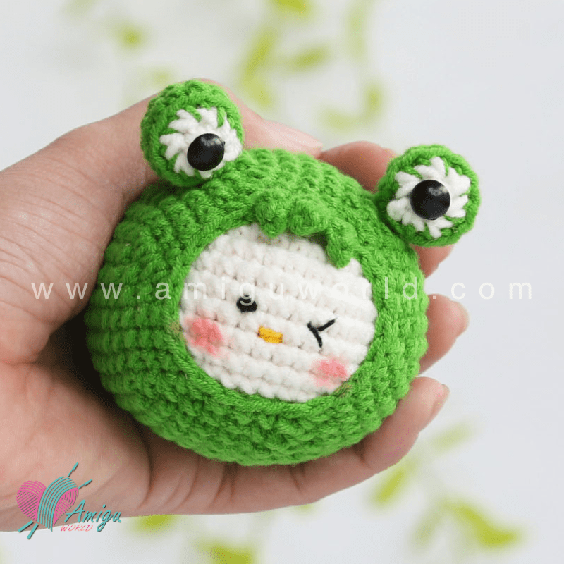 Amigurumi Mochi Frog Crochet pattern by AmiguWorld