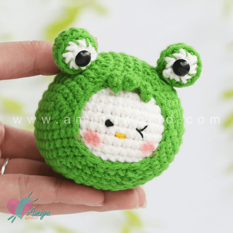 Amigurumi Mochi Frog Crochet pattern by AmiguWorld