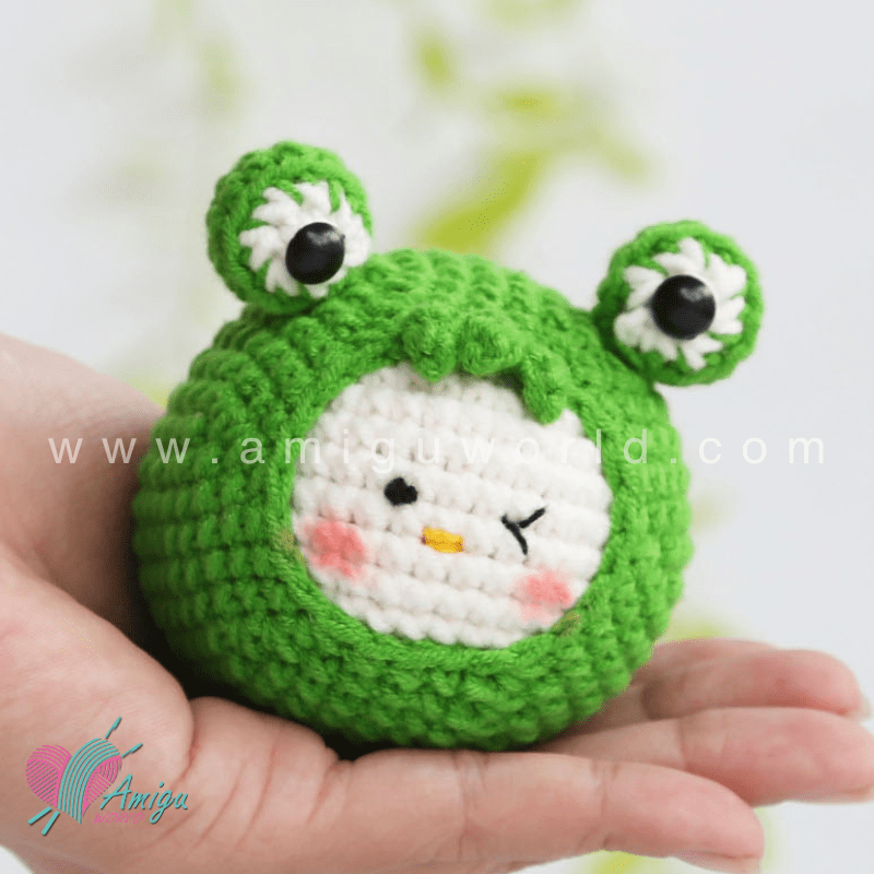 Amigurumi Mochi Frog Crochet pattern by AmiguWorld